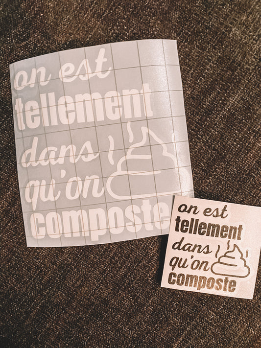 Autocollant On est tellement dans la merde qu'on composte
