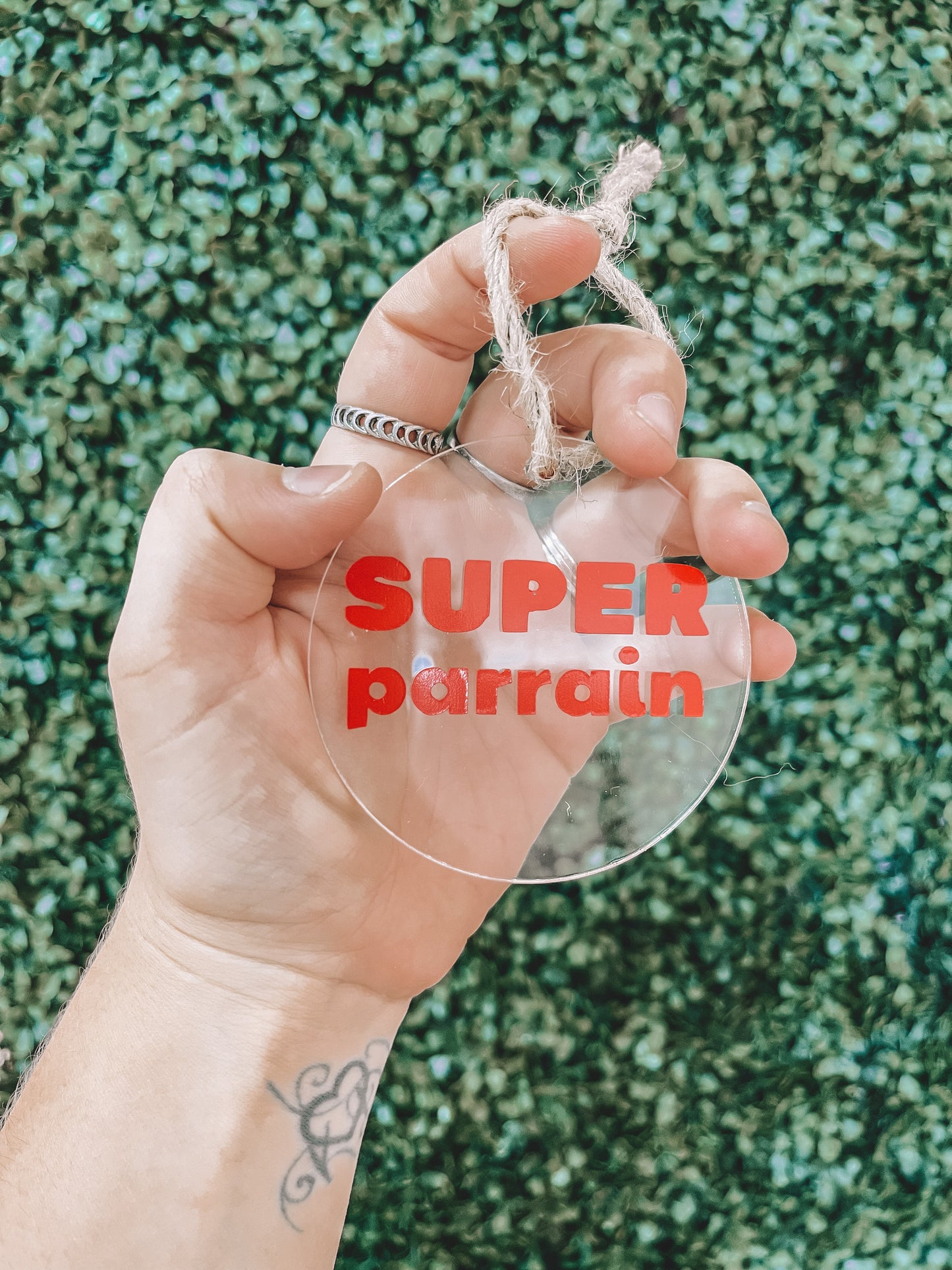 Boule de Noël Super parrain prête à partir