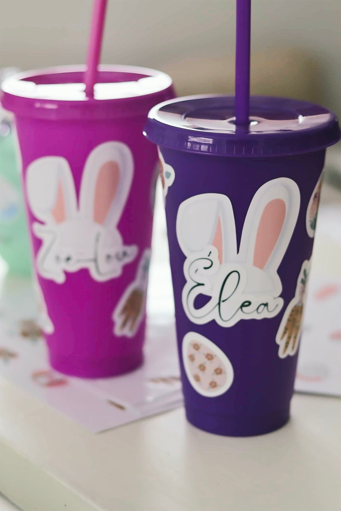 Verres en plastique avec couvercles, pailles, réutilisables!