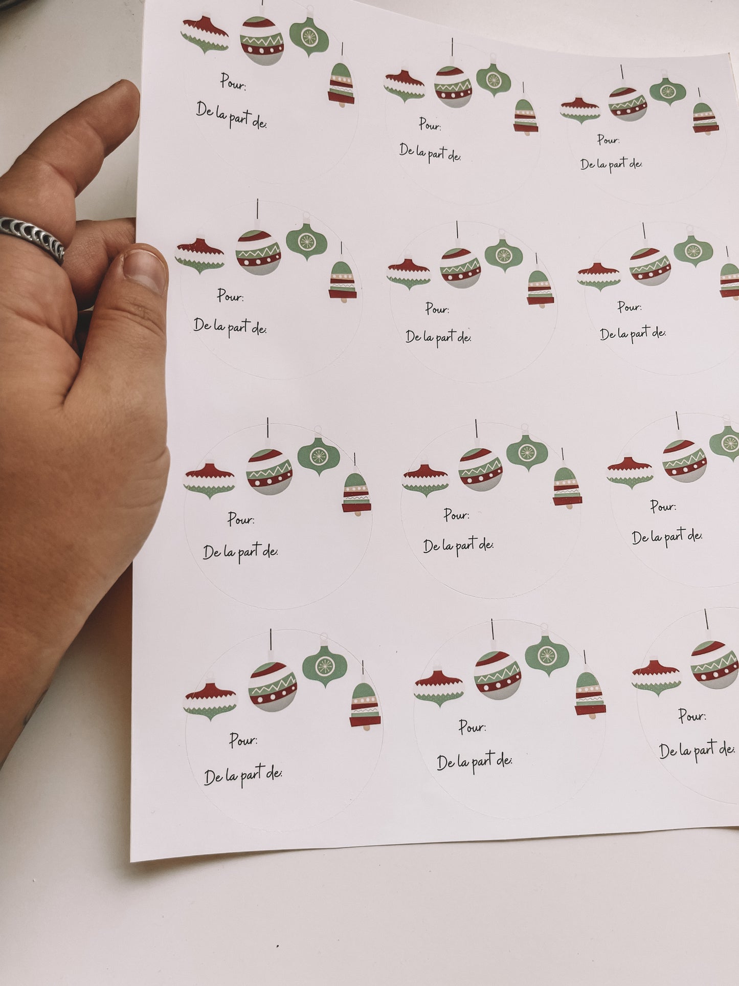 Étiquettes Cadeaux de Noël Modèle Boule de Noël