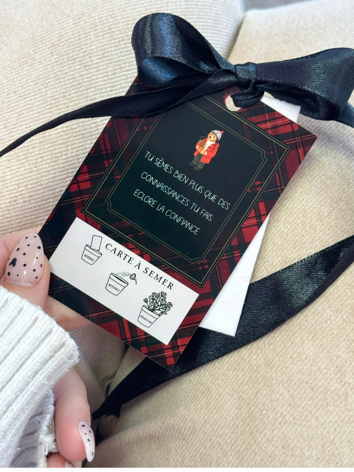 Cartes en papier de graines plantables avec graines de fleurs sauvages intégrées