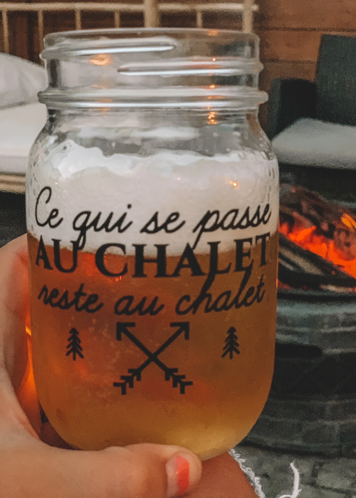 Autocollant ce qui se passe au chalet reste au chalet Boutique Création V Autocollant ce qui se passe au chalet reste au chalet Boutique Création V