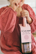 Charger l&#39;image dans la galerie, Étiquette cadeau bouteille de vin -Je t&#39;aime maman MAIS...
