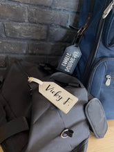 Charger l&#39;image dans la galerie, Étiquette de bagage personnalisée en faux cuir
