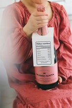 Charger l&#39;image dans la galerie, Étiquette cadeau bouteille de vin -Valeur nutritive humoristique
