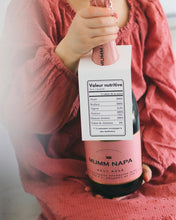 Charger l&#39;image dans la galerie, Étiquette cadeau bouteille de vin -Valeur nutritive humoristique
